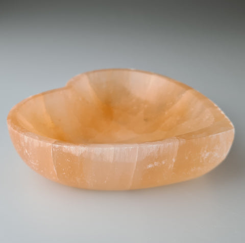 Selenit orange Herzschale
