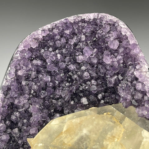 Amethyst Druse klein mit grossem Calcit