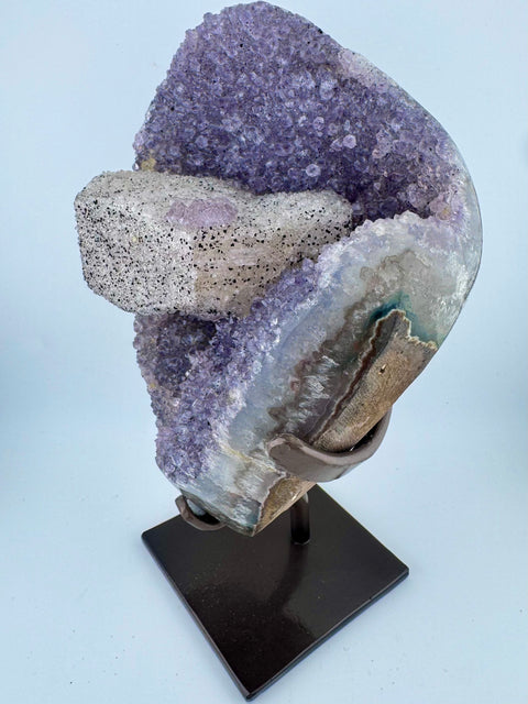 Amethyst mit massivem Calcit und Achatrand aus Uruguay