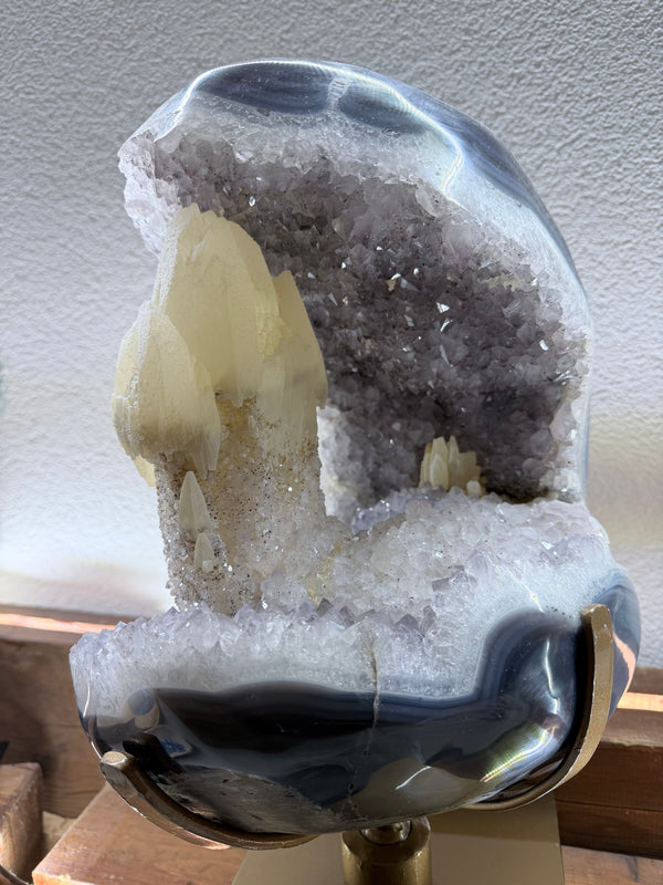 Amethyst mit einem Zepter-Calcit